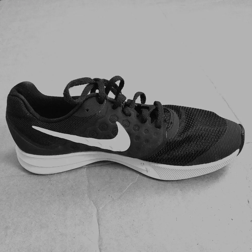 Nike Downshifter 7 Women’s Shoes Black Running Casual Athletic Sneakers Size 7